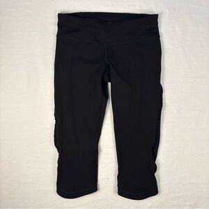 Lululemon Capri Leggings 4 Shorts Black Sport Athletic Knee Length Ruffle